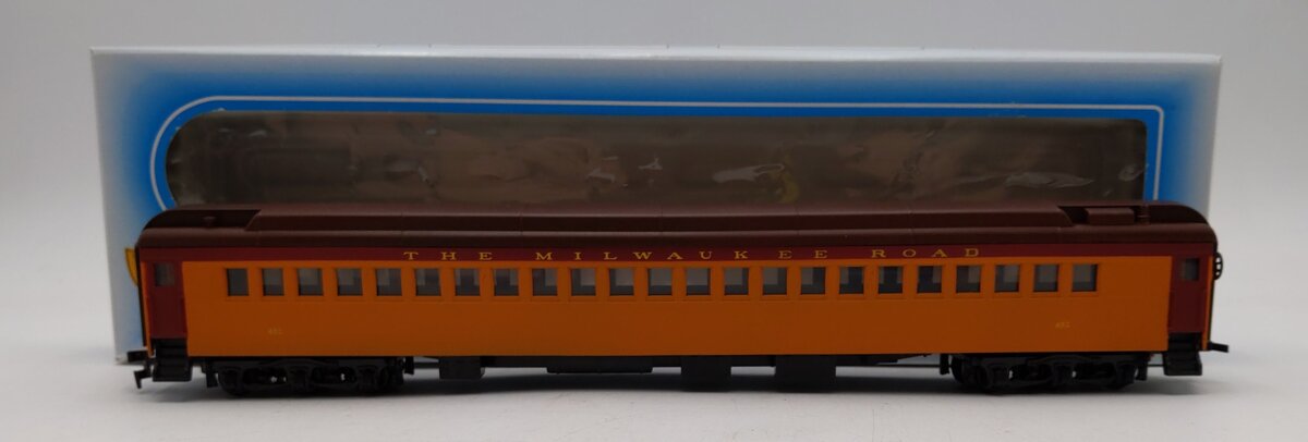 IHC 49401 HO Scale Milwaukee Road Heavyweight Coach