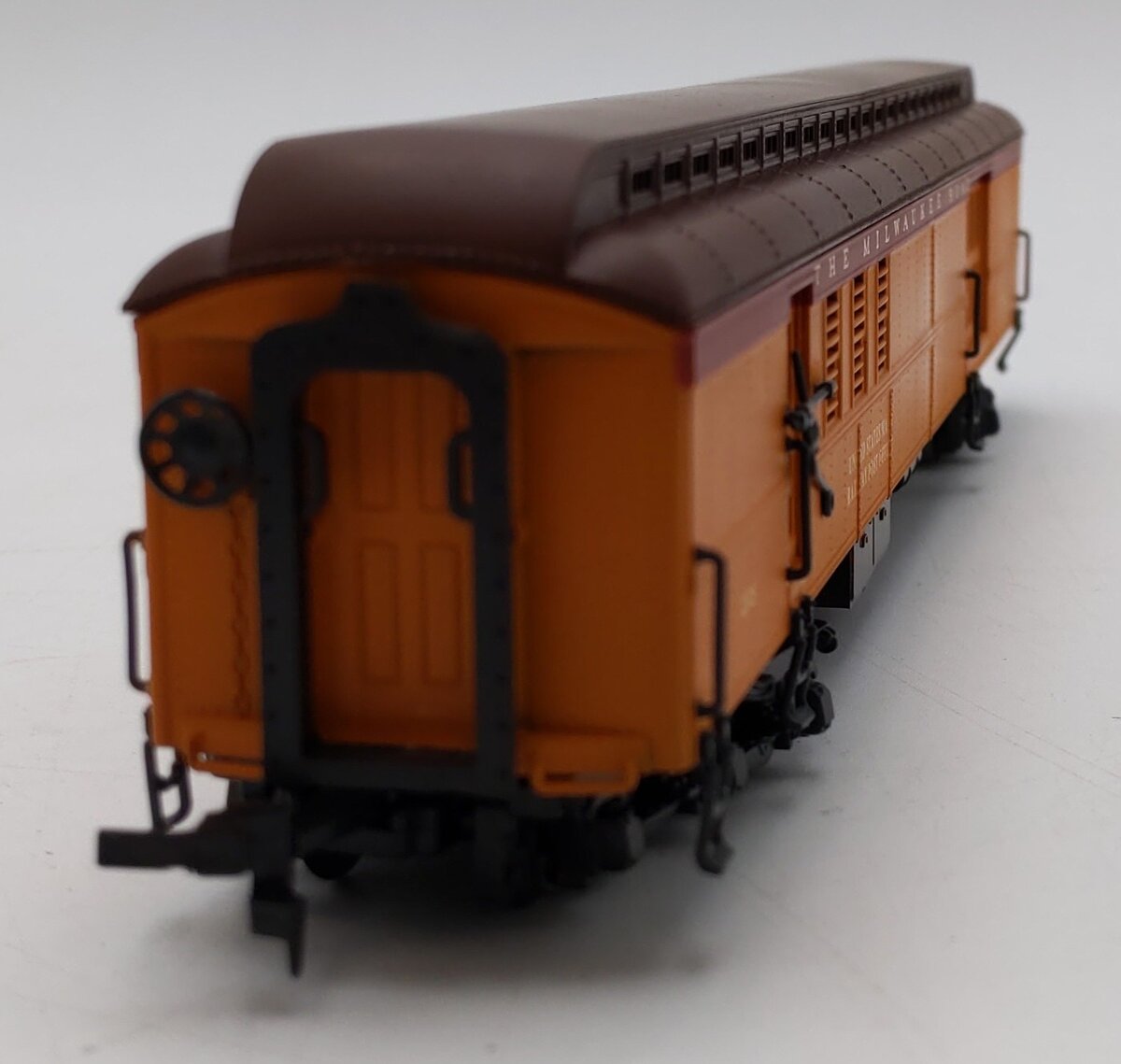IHC 49405 HO Scale Milwaukee Road RPO Heavyweight Car