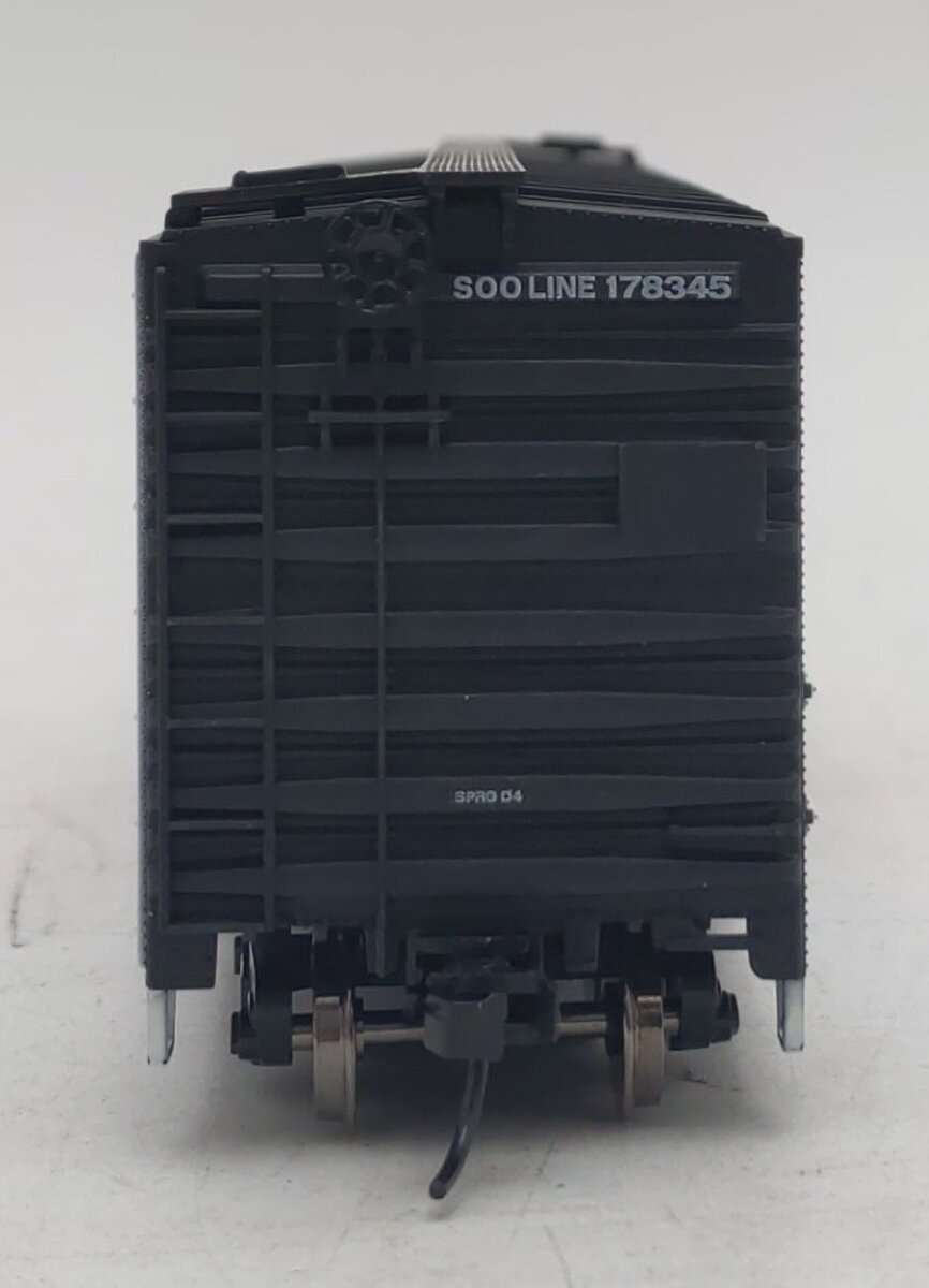 Rivarossi HR6364 HO Soo Line 50ft Boxcar with Plug Door and Roofwalk #178345