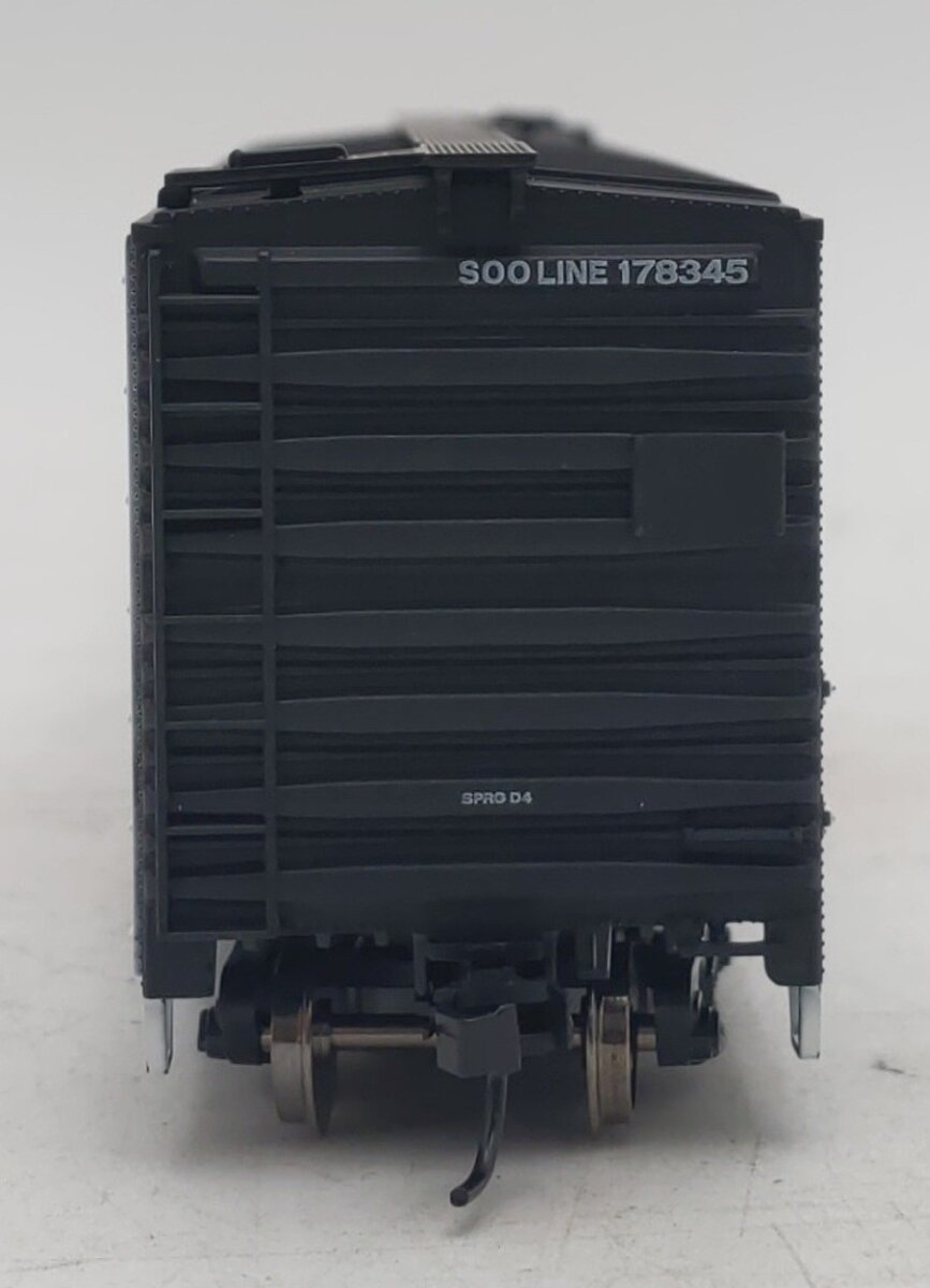 Rivarossi HR6364 HO Soo Line 50ft Boxcar with Plug Door and Roofwalk #178345