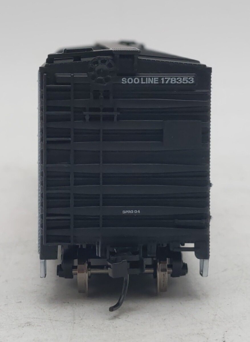 Rivarossi HR6365 HO Soo Line 50ft Boxcar with Plug Door and Roofwalk #178353