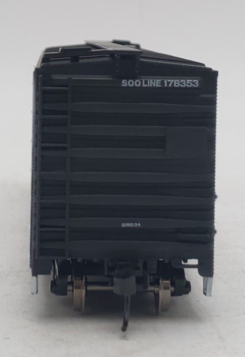Rivarossi HR6365 HO Soo Line 50ft Boxcar with Plug Door and Roofwalk #178353