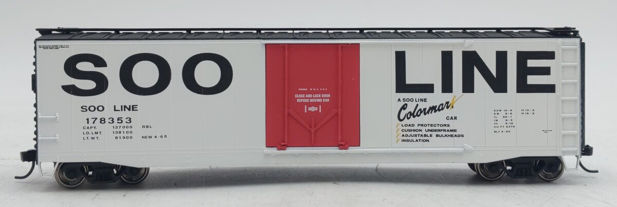 Rivarossi HR6365 HO Soo Line 50ft Boxcar with Plug Door and Roofwalk #178353