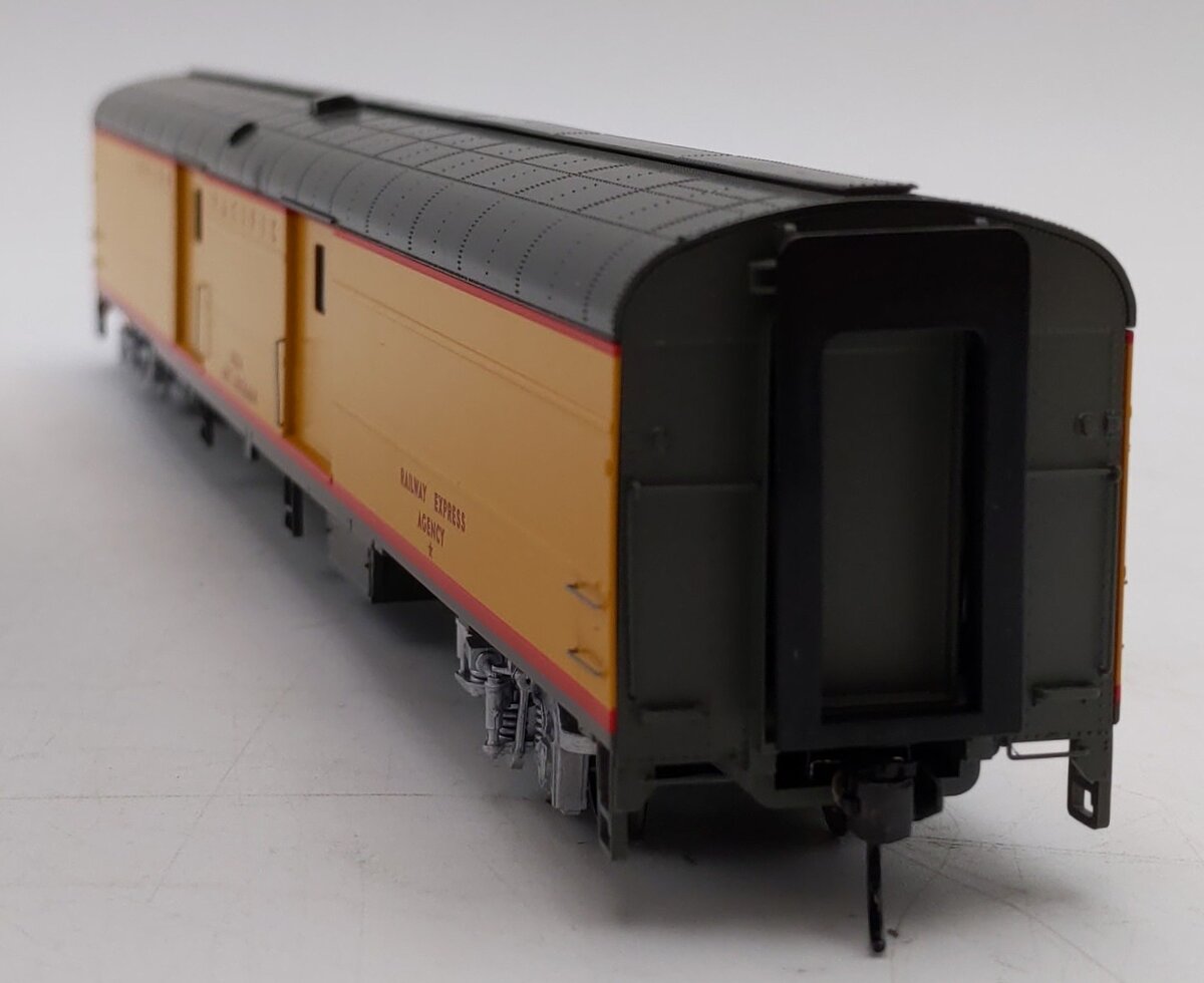 Walthers 920-9201 HO Union Pacific 85' ACF Baggage Car Heritage Series #6334 LN/Box