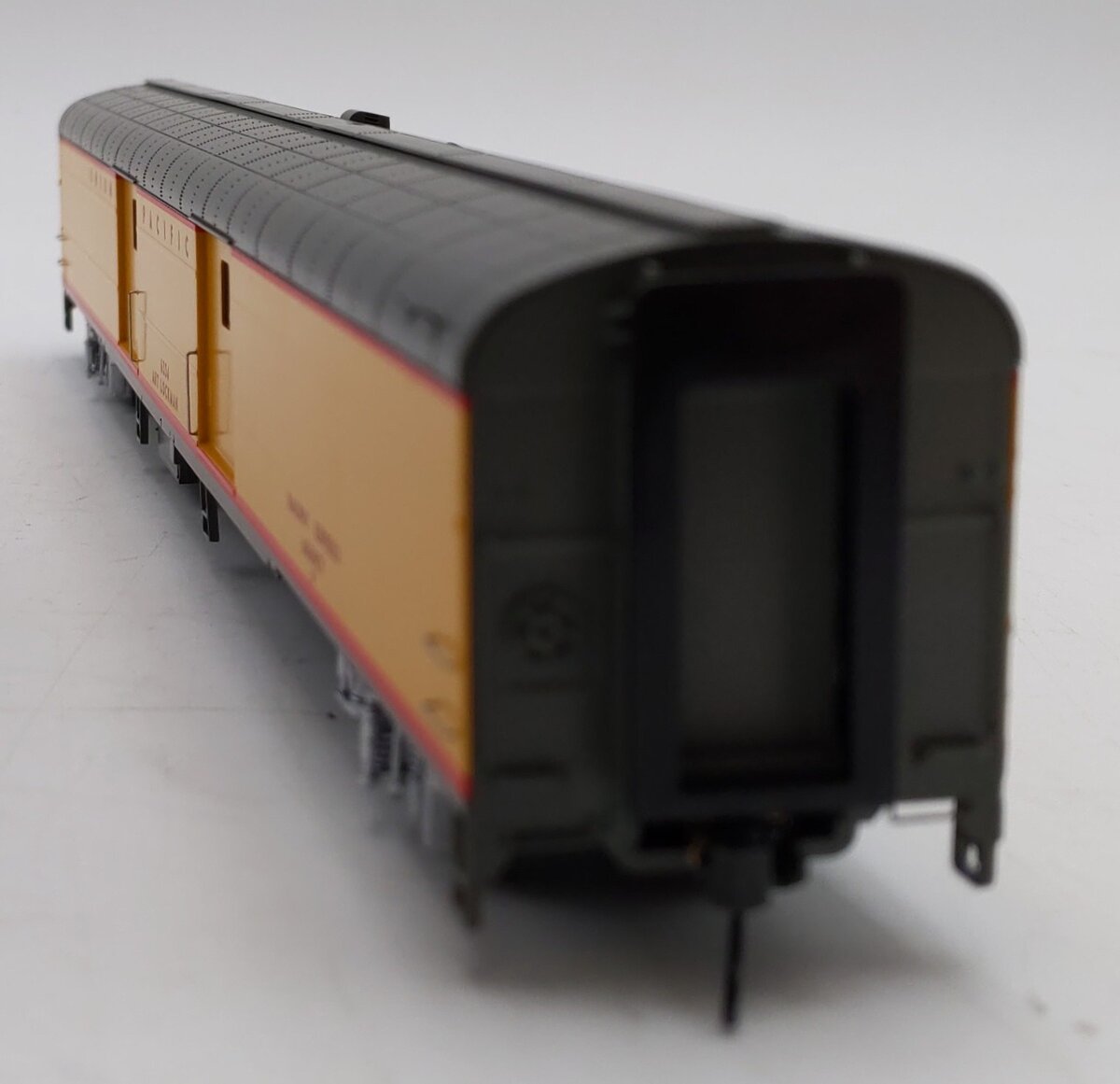 Walthers 920-9201 HO Union Pacific 85' ACF Baggage Car Heritage Series #6334 LN/Box