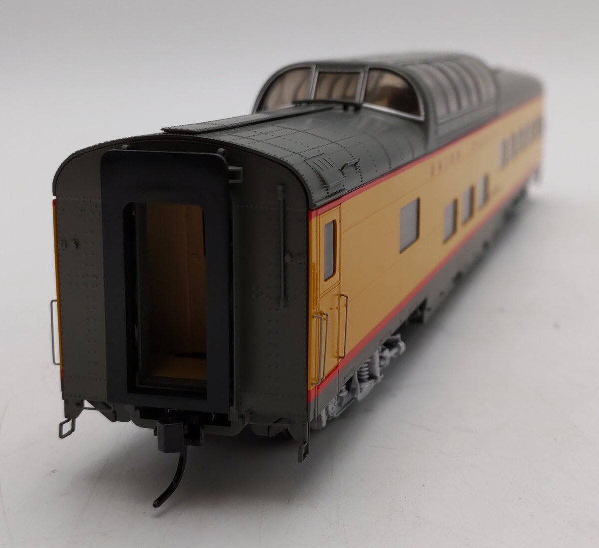 Walthers 920-18702 HO Union Pacific Walter Dean 85' ACF Lighted Dome Lounge LN/Box