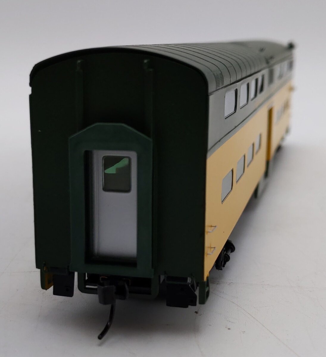 Walthers 920-16528 HO CNW PS Bi-Level Lighted Commuter Cab Car with Decals LN/Box