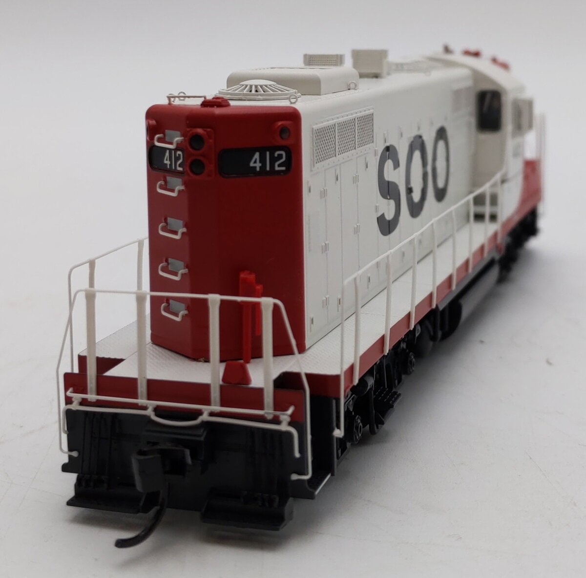 Walthers 920-42709 HO SOO Line GP9 PHII Diesel Locomotive with Sound & DCC #412 LN/Box