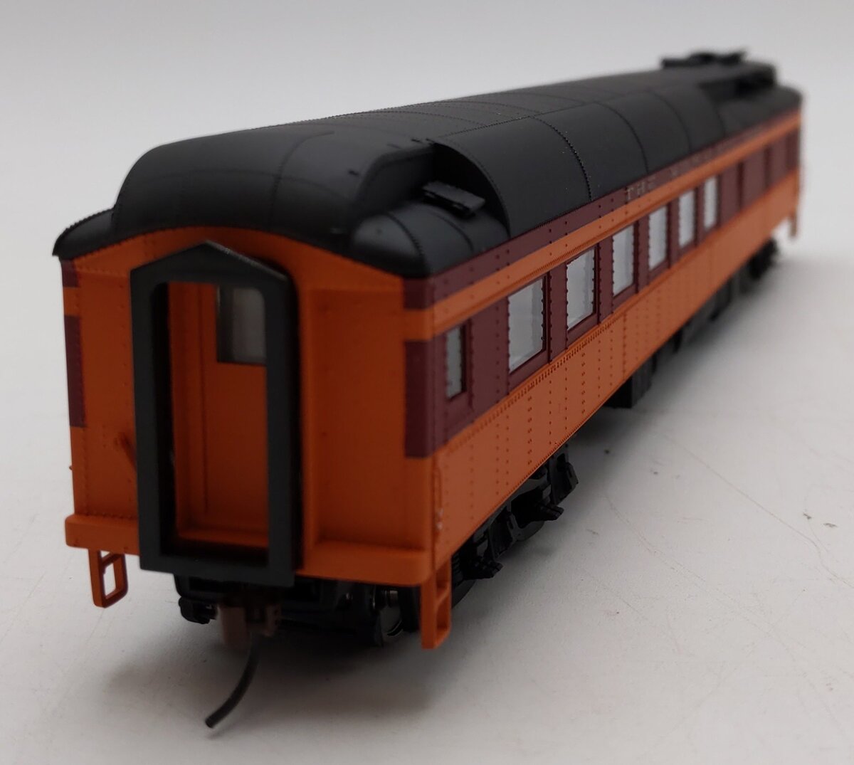 Walthers 932-10162 HO Scale Milwaukee Road Heavyweight Diner Car LN/Box