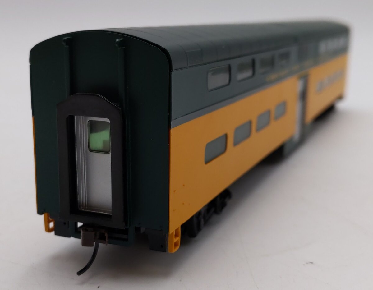 Walthers 932-6251 HO Scale Chicago & North Western Commuter Coach LN/Box
