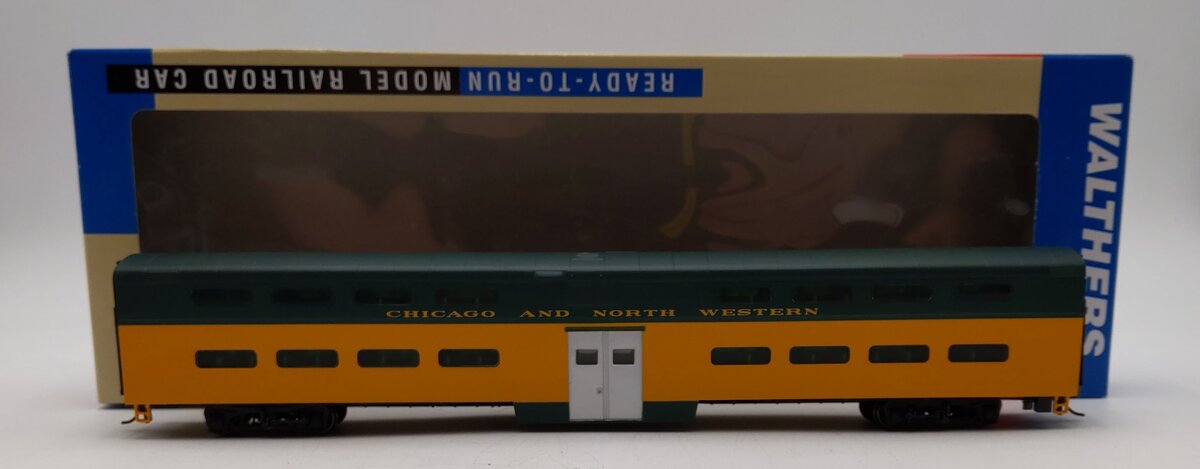 Walthers 932-6251 HO Scale Chicago & North Western Commuter Coach LN/Box