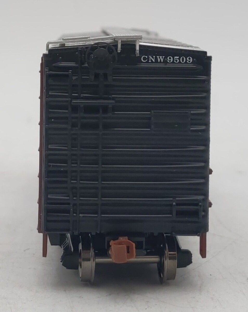 Scale Trains SXT1232 HO Scale CNW 40' PS-1 Boxcar #9509 LN/Box