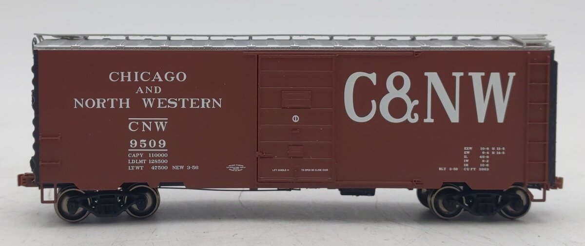 Scale Trains SXT1232 HO Scale CNW 40' PS-1 Boxcar #9509 LN/Box