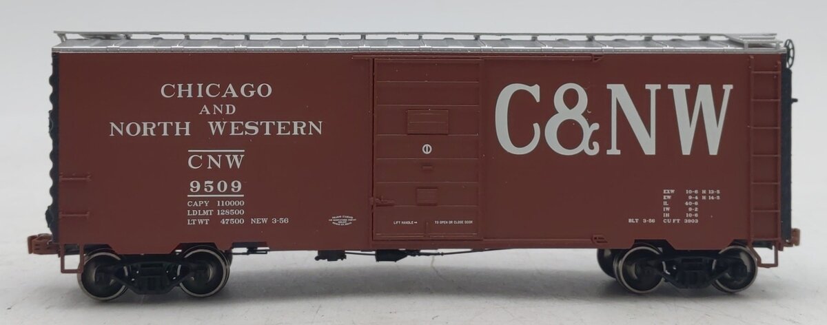 Scale Trains SXT1232 HO Scale CNW 40' PS-1 Boxcar #9509 LN/Box