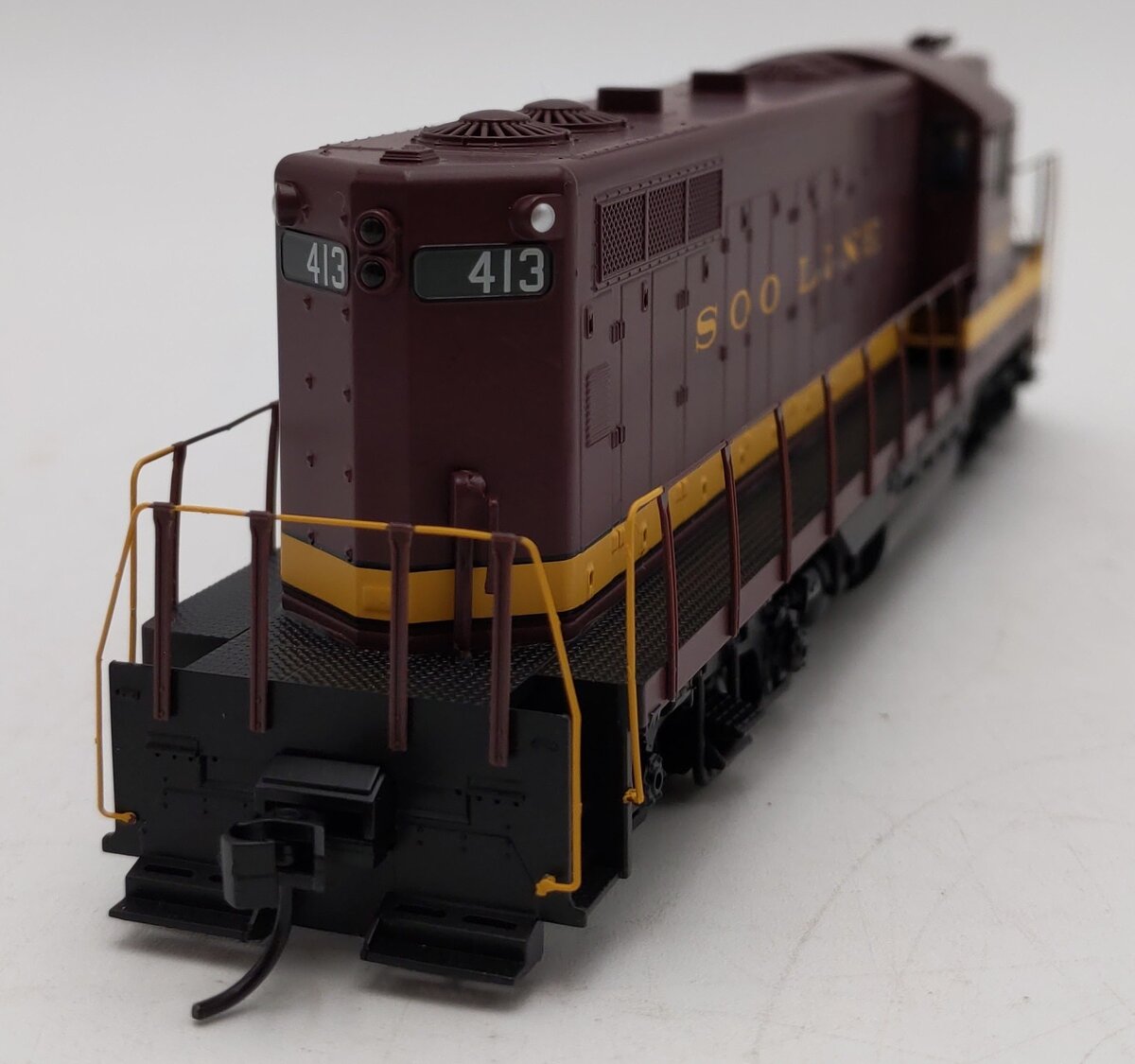 Walthers 910-20501 HO SOO EMD GP9 Diesel Locomotive Ph. II w/ Sound & DCC #413 LN/Box