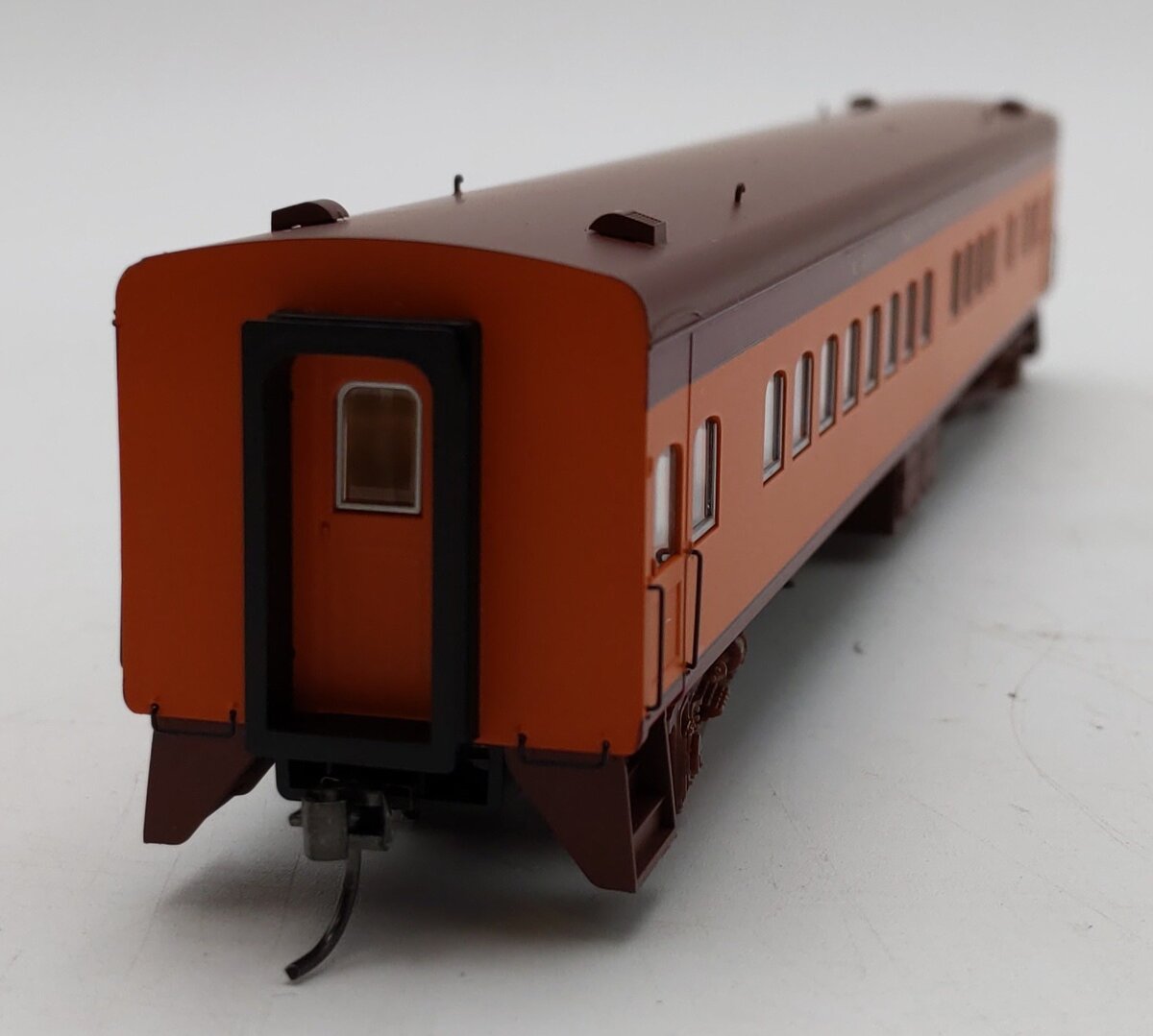 Fox Valley Models 10102 HO Milwaukee Road 1935-Built Bunk Coach - Ready to Run LN/Box