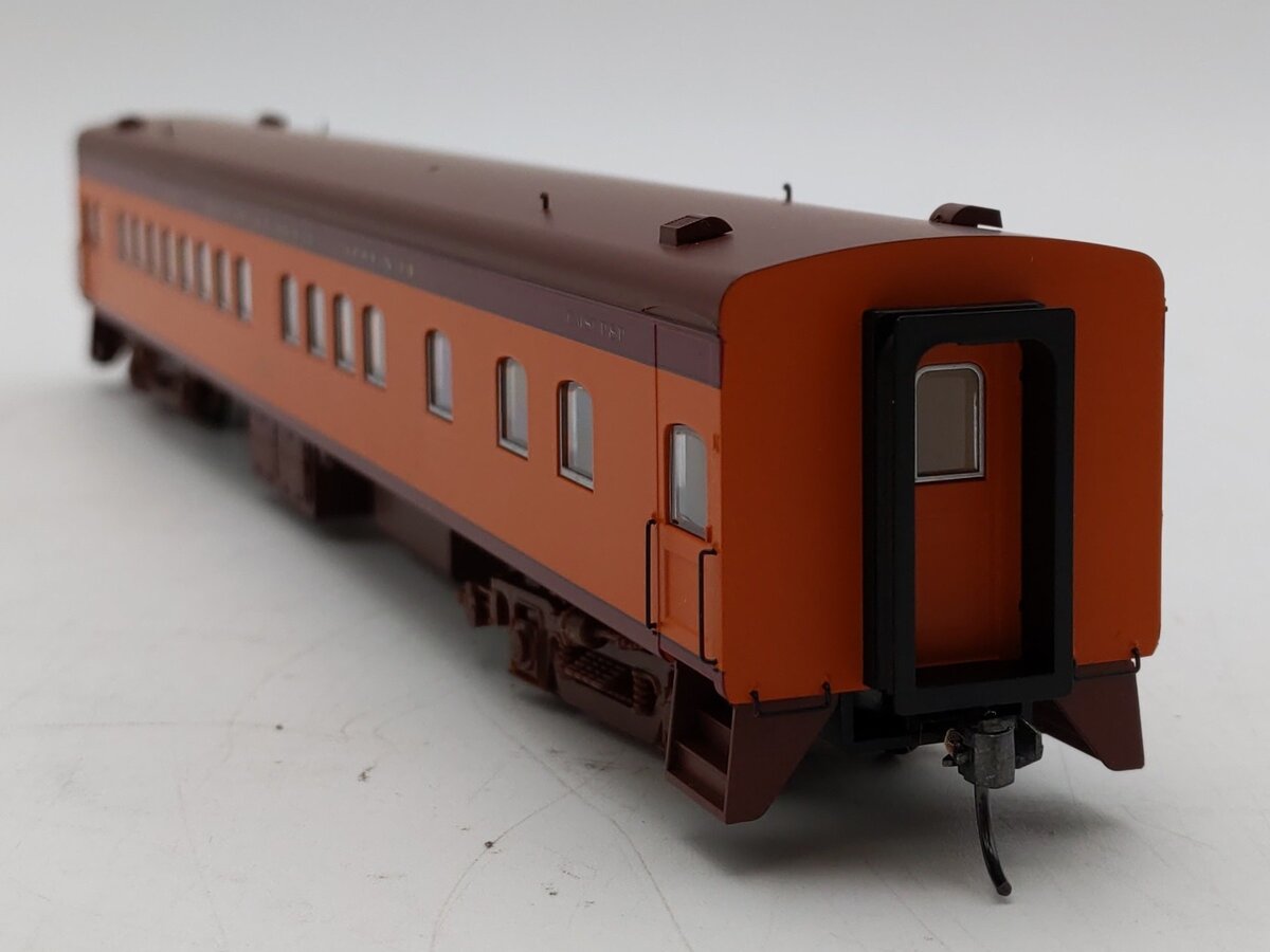Fox Valley Models 10102 HO Milwaukee Road 1935-Built Bunk Coach - Ready to Run LN/Box