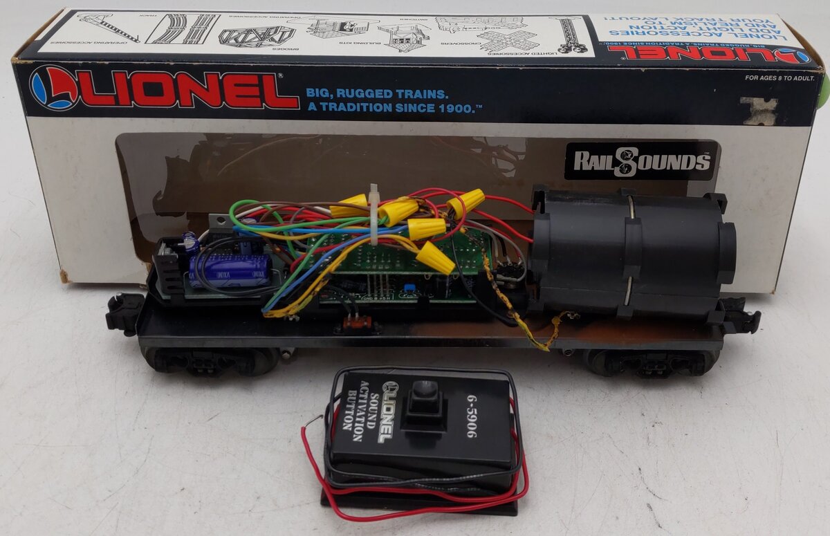 Lionel 6-16649 O Gauge REA Boxcar #16649 with Steam Railsounds/Box