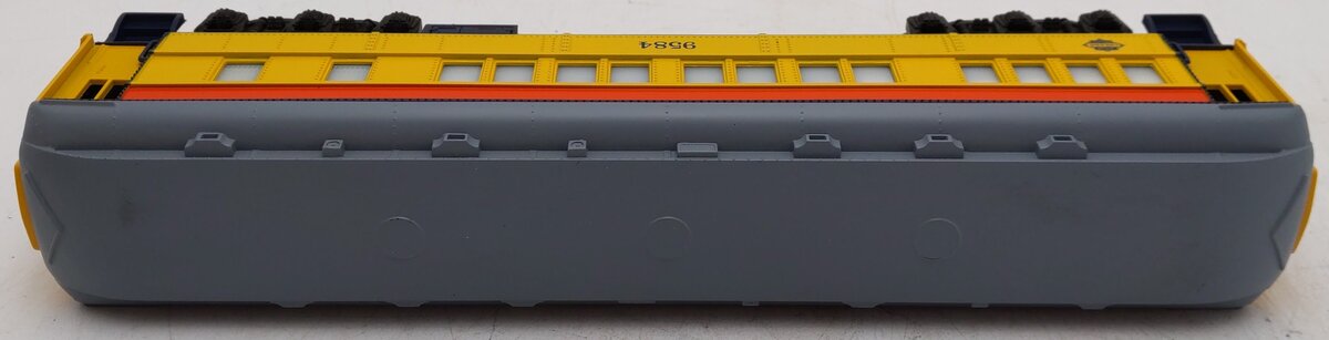 Lionel 6-9584 O Gauge Chessie Steam Special Passenger Car VG/Box