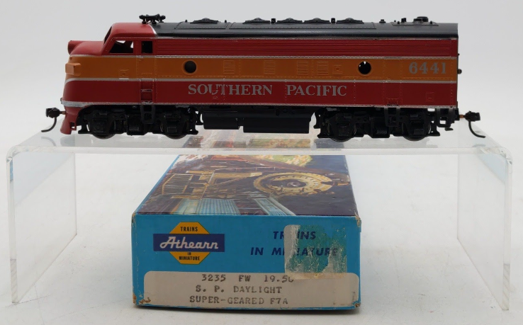 Athearn 3235 HO Southern Pacific Daylight F-7 A Unit Pwr Diesel Loco #6441 EX/Box