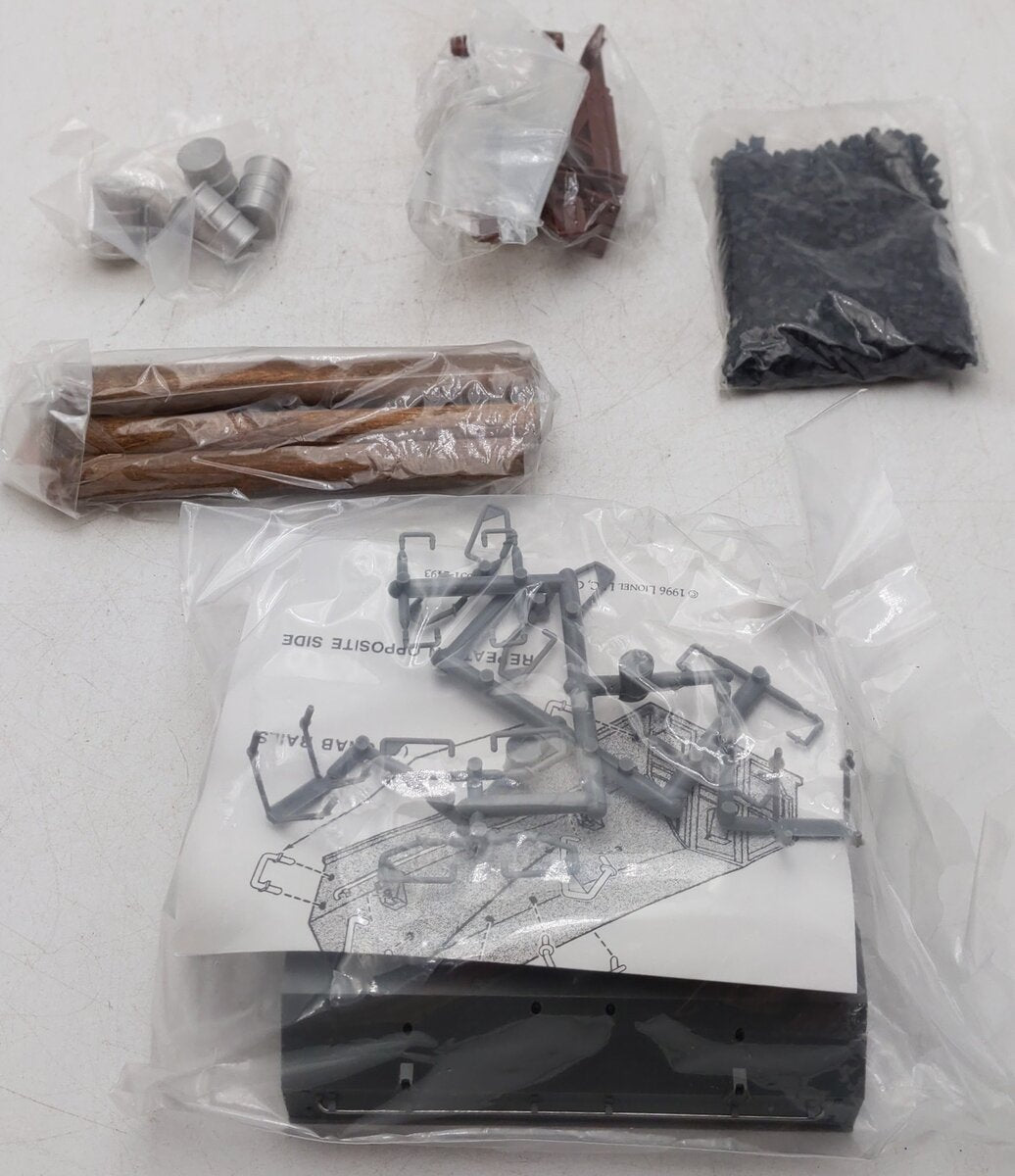 Lionel 6-22942 O Scale Barrels, Logs, Bumpers Accessories Pack EX/Box