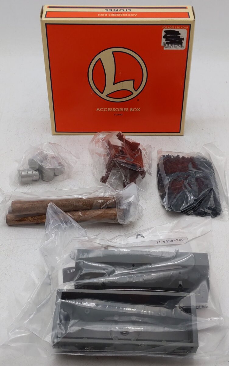 Lionel 6-22942 O Scale Barrels, Logs, Bumpers Accessories Pack EX/Box
