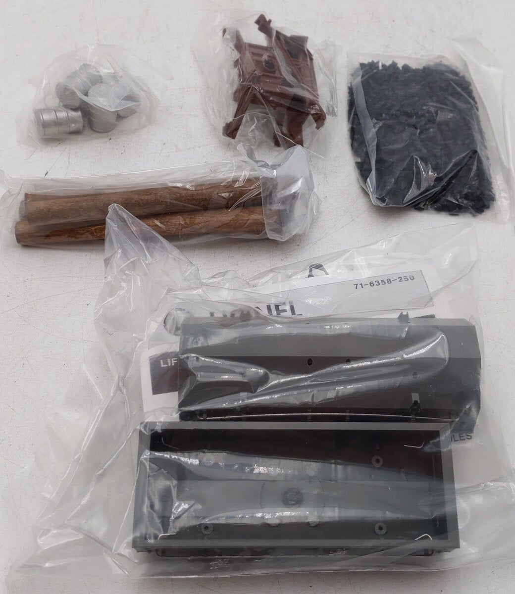 Lionel 6-22942 O Scale Barrels, Logs, Bumpers Accessories Pack EX/Box