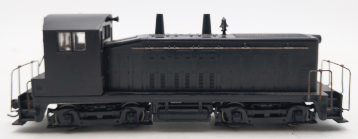 Athearn 4001 HO Undecorated SW7 COW Powered Diesel Switcher LN/Box
