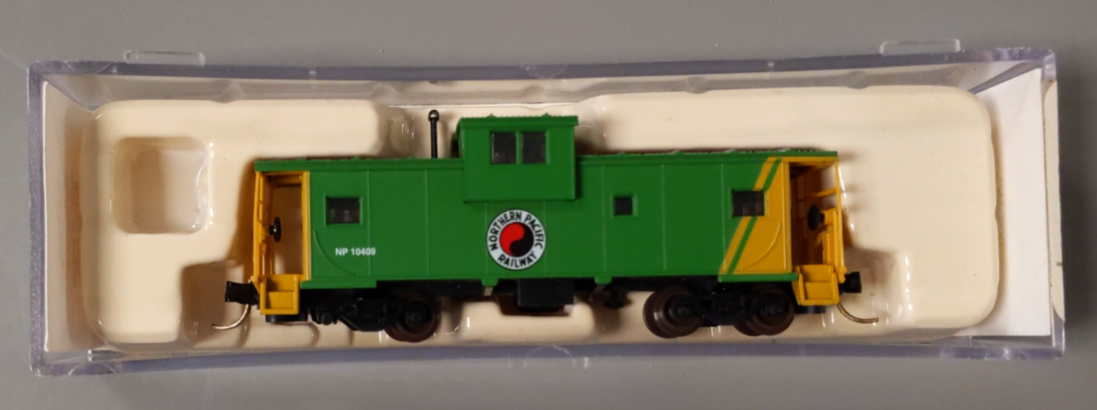 Atlas 30299 N Scale Northern Pacific Extended Vision Caboose #10409 LN/Box