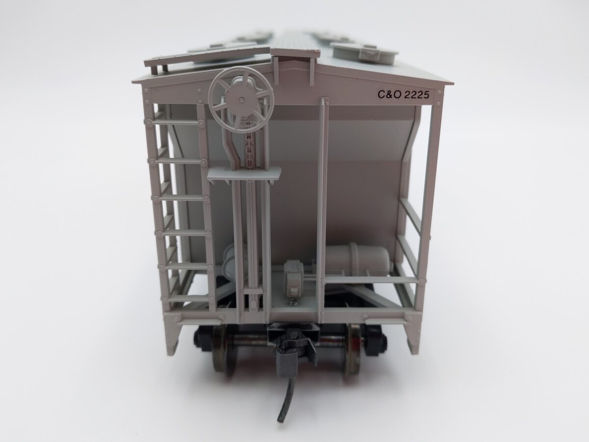 Weaver O Scale Chesapeake & Ohio PS-2 Covered Hopper #2225 (2-Rail) EX/Box