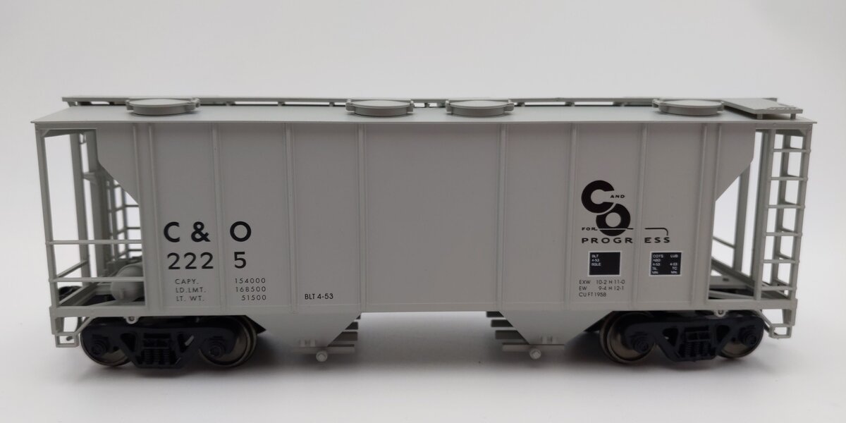 Weaver O Scale Chesapeake & Ohio PS-2 Covered Hopper #2225 (2-Rail) EX/Box