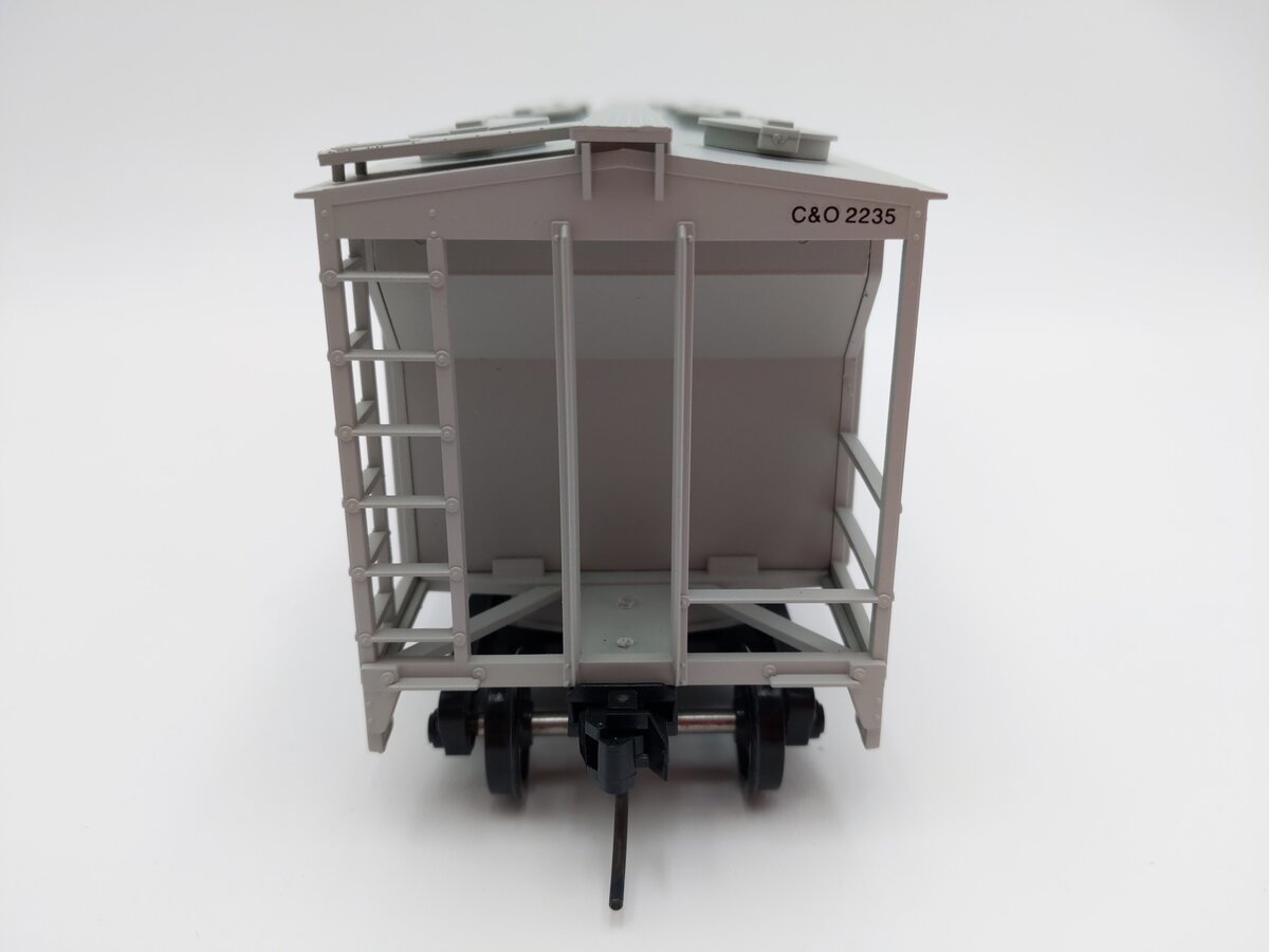 Weaver O Scale Chesapeake & Ohio PS-2 Covered Hopper #2235 (2-Rail) LN/Box