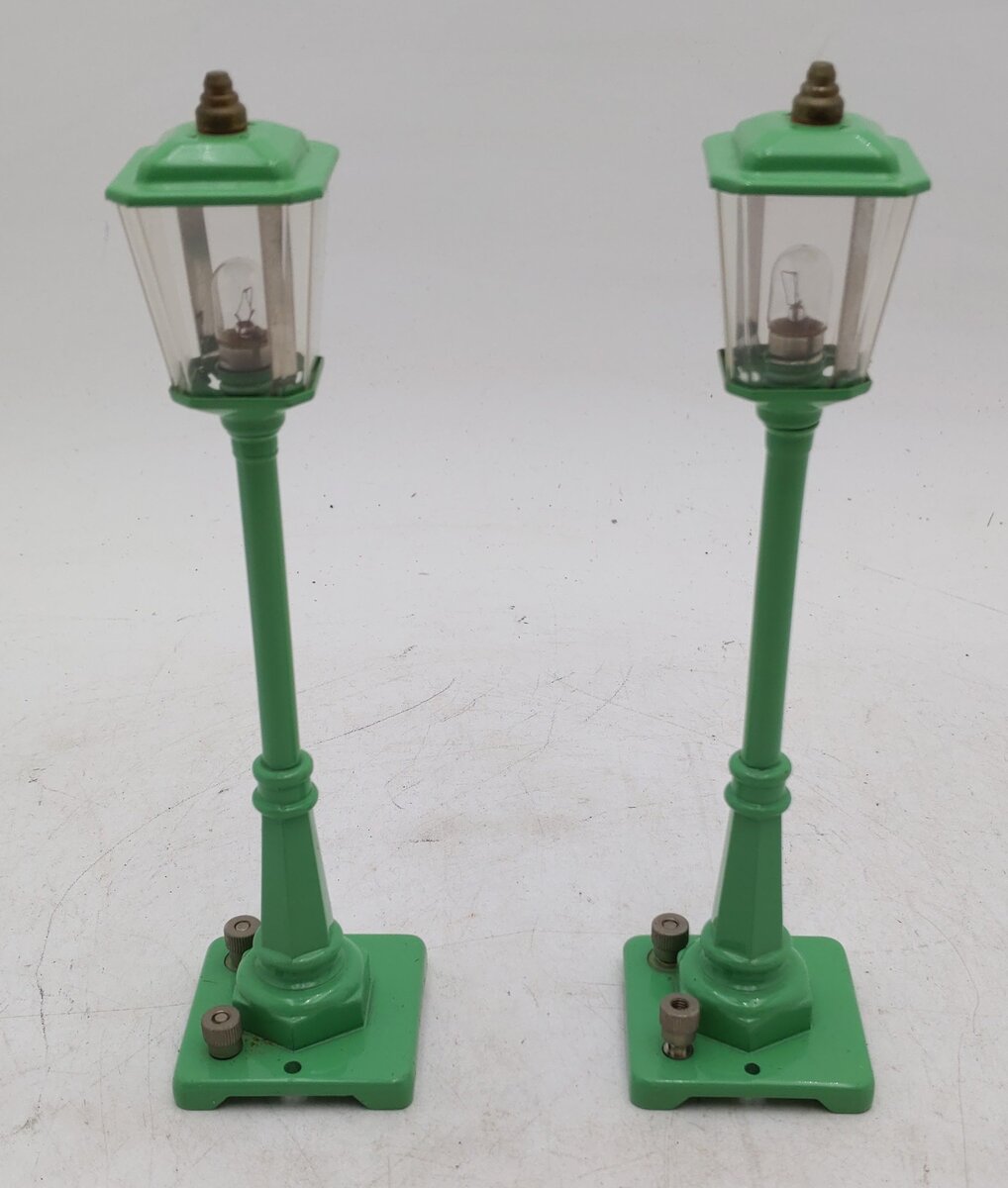 MTH 30-1083 O Light Green #56 Gas Lamp Set (Pack of 2) LN
