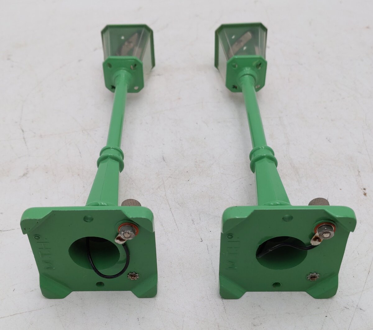 MTH 30-1083 O Light Green #56 Gas Lamp Set (Pack of 2) LN