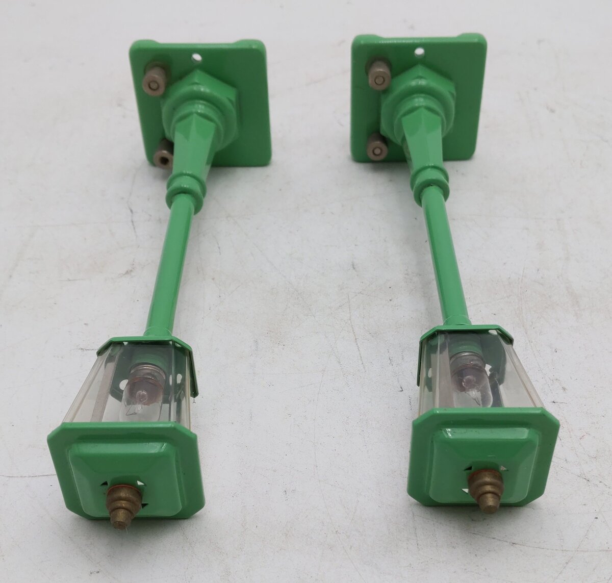 MTH 30-1083 O Light Green #56 Gas Lamp Set (Pack of 2) LN