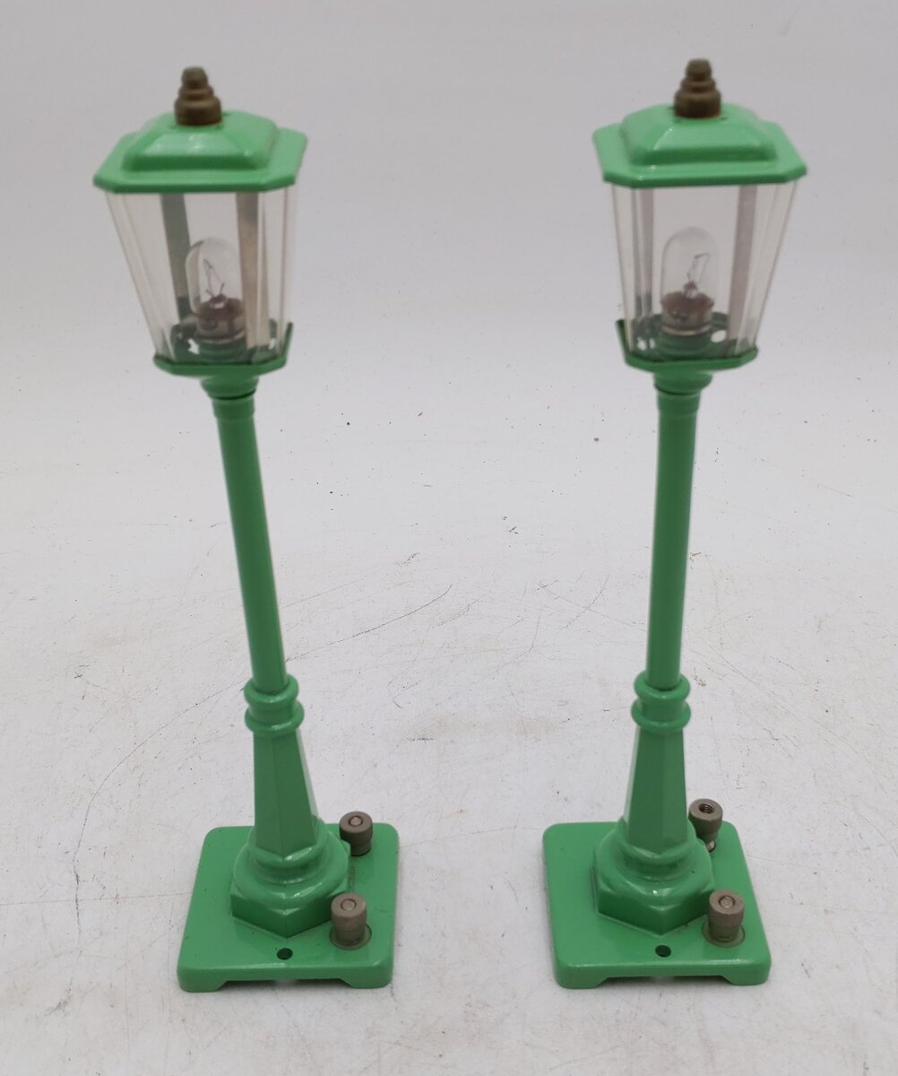 MTH 30-1083 O Light Green #56 Gas Lamp Set (Pack of 2) LN