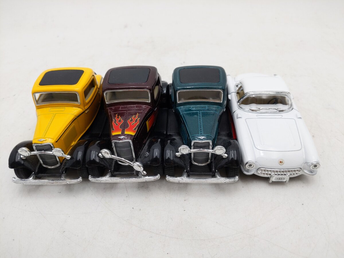 Kinsmart 1:34 Scale Assorted Cars [4] EX