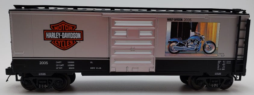 MTH 20-90173B O Gauge Harley-Davidson 40' 2005 V-Rod Boxcar #2005 EX/Box