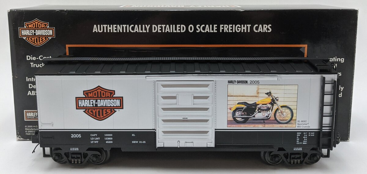 MTH 20-90173A O Gauge Harley-Davidson 2005 XL 883C Sportster 40' Boxcar LN/Box