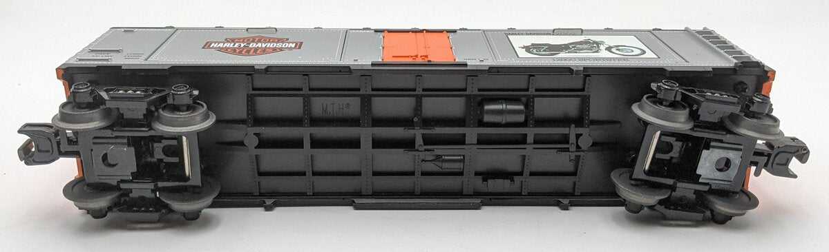 MTH 30-74197 O Gauge Harley-Davidson 40' Window Boxcar #2002 w/ 1200C Sportster EX/Box