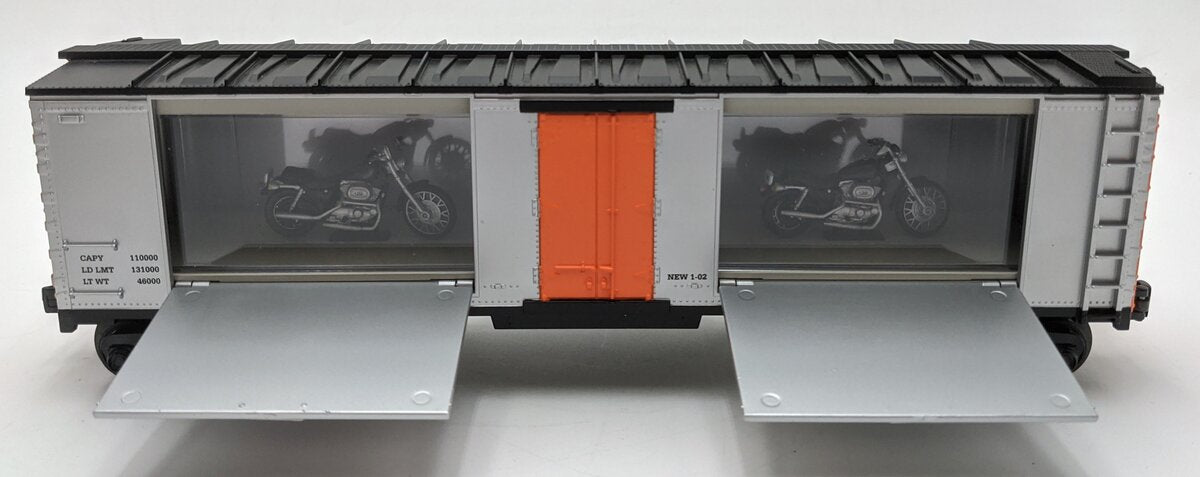 MTH 30-74197 O Gauge Harley-Davidson 40' Window Boxcar #2002 w/ 1200C Sportster EX/Box
