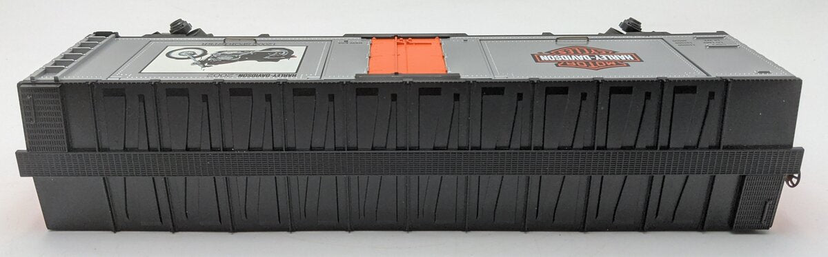 MTH 30-74197 O Gauge Harley-Davidson 40' Window Boxcar #2002 w/ 1200C Sportster EX/Box
