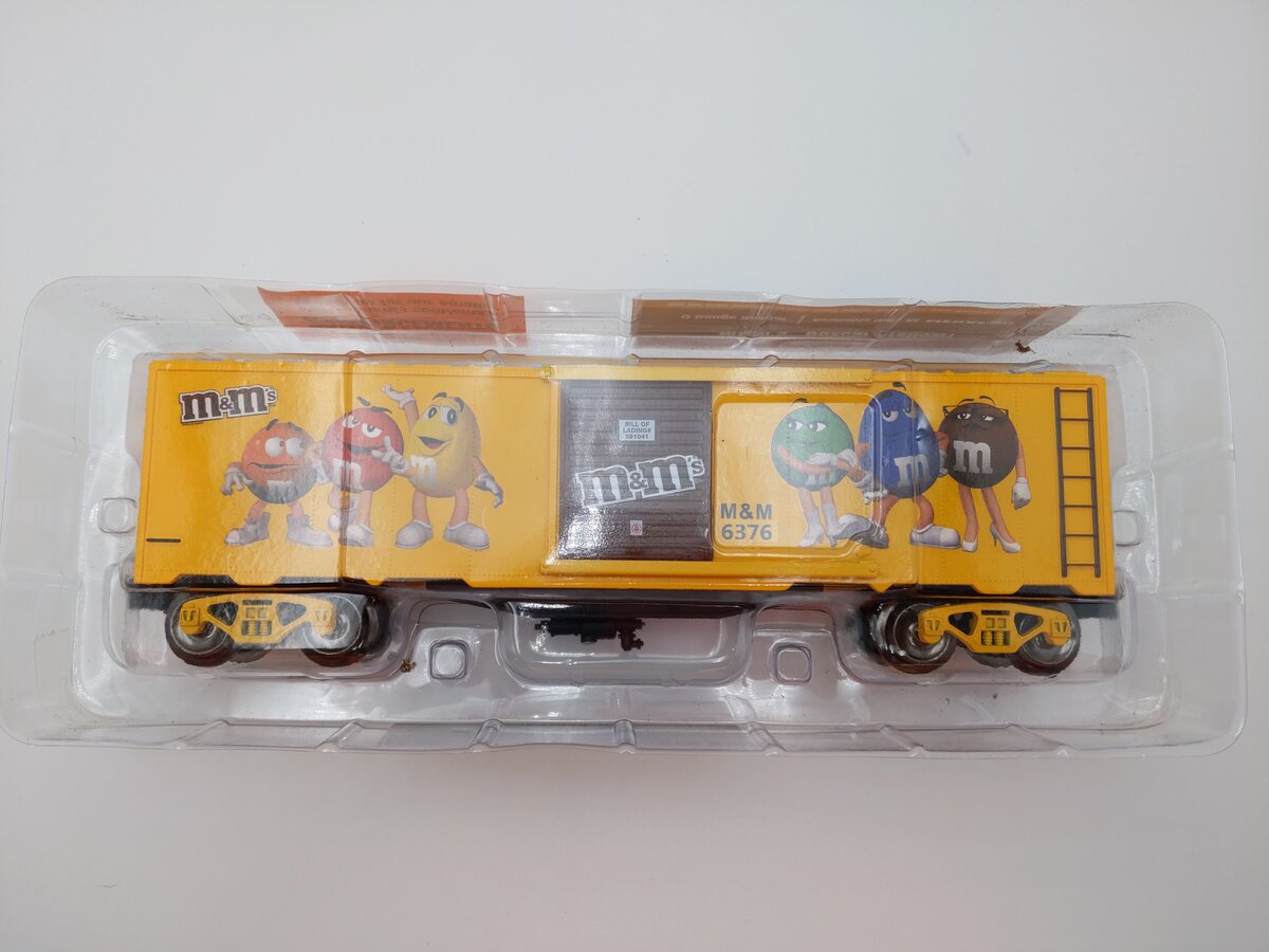Menards 279-4593 O-Gauge M&M's Boxcar #6376 (Yellow) MT/Box