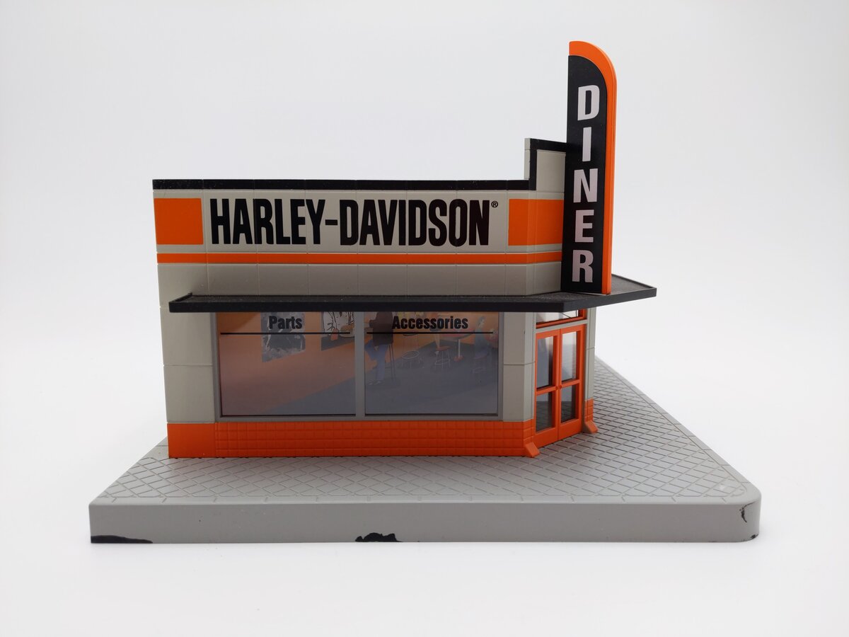 MTH 30-90266 O Assembled Harley Davidson Corner Store EX/Box