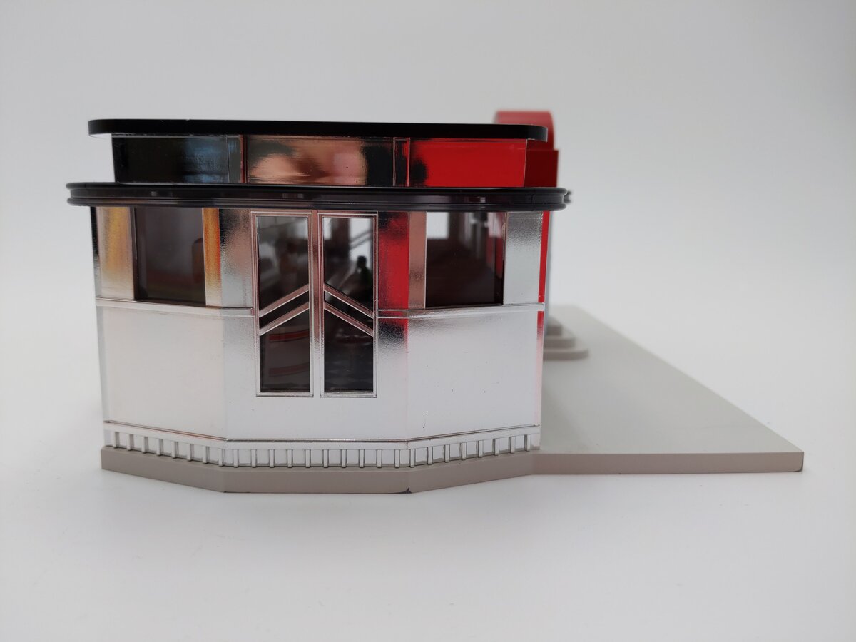 Lionel 6-24176 O Gauge Irene's Diner Illuminated EX/Box