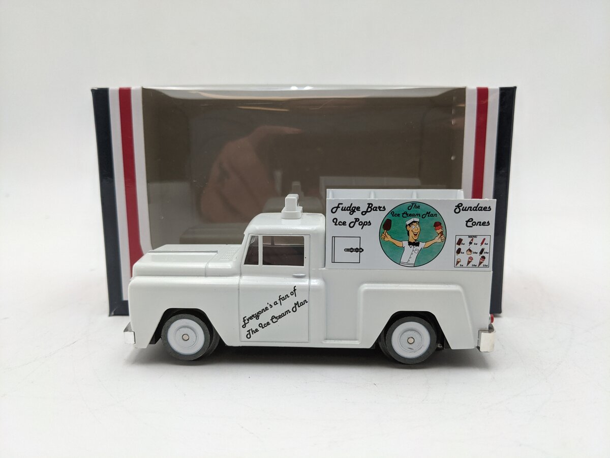 Williams 42733 O Scale E-Z Street Ice Cream Truck EX/Box