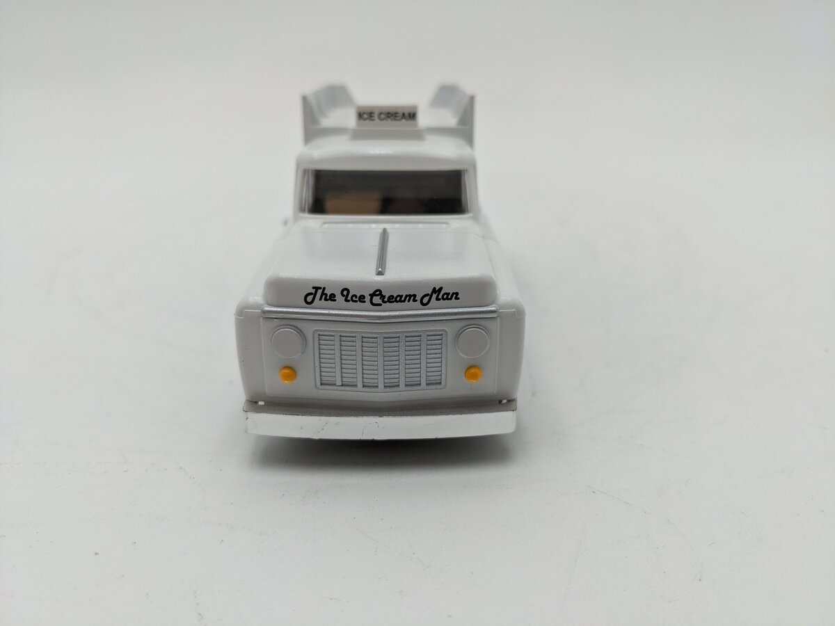 Williams 42733 O Scale E-Z Street Ice Cream Truck EX/Box
