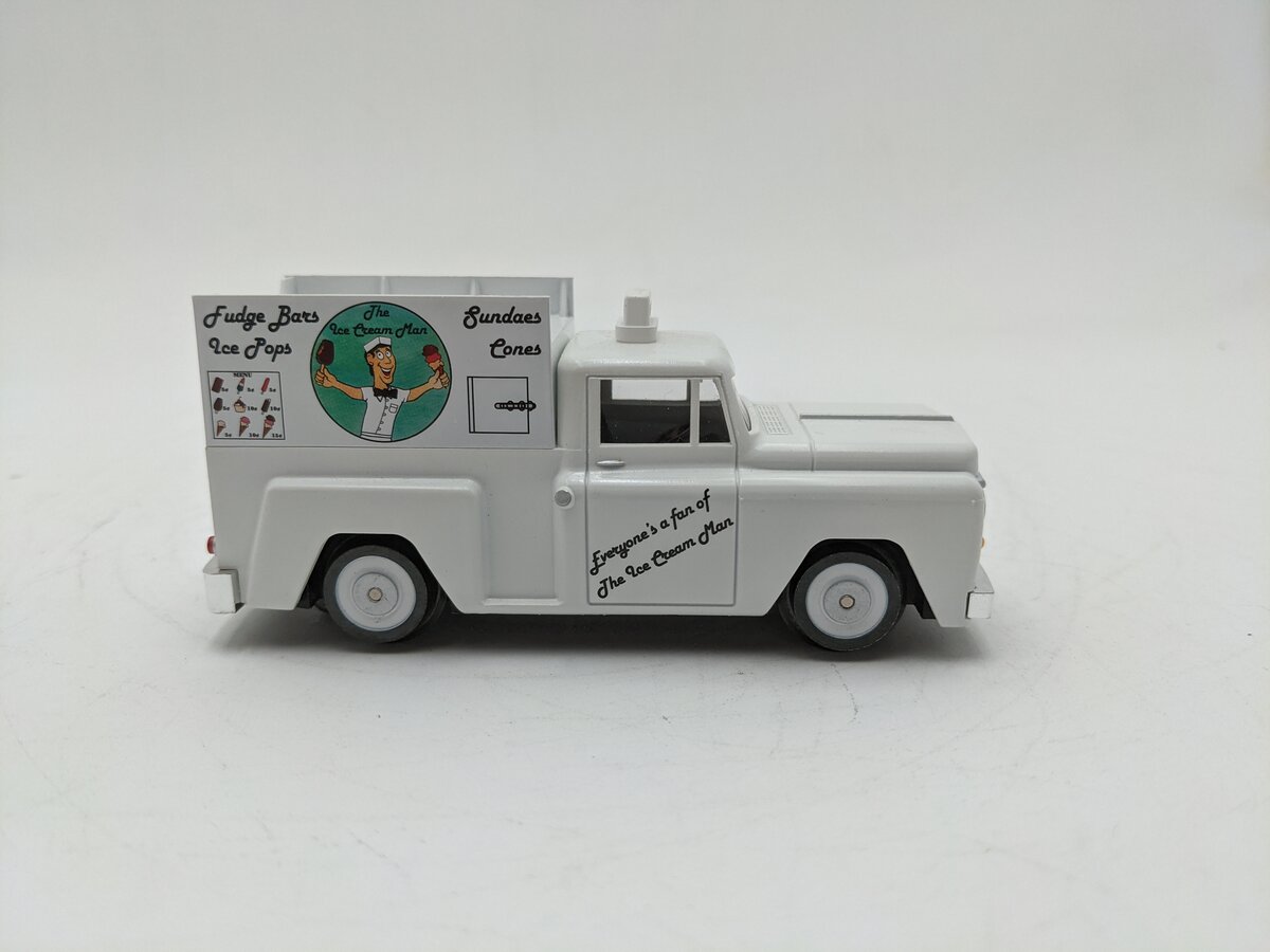 Williams 42733 O Scale E-Z Street Ice Cream Truck EX/Box