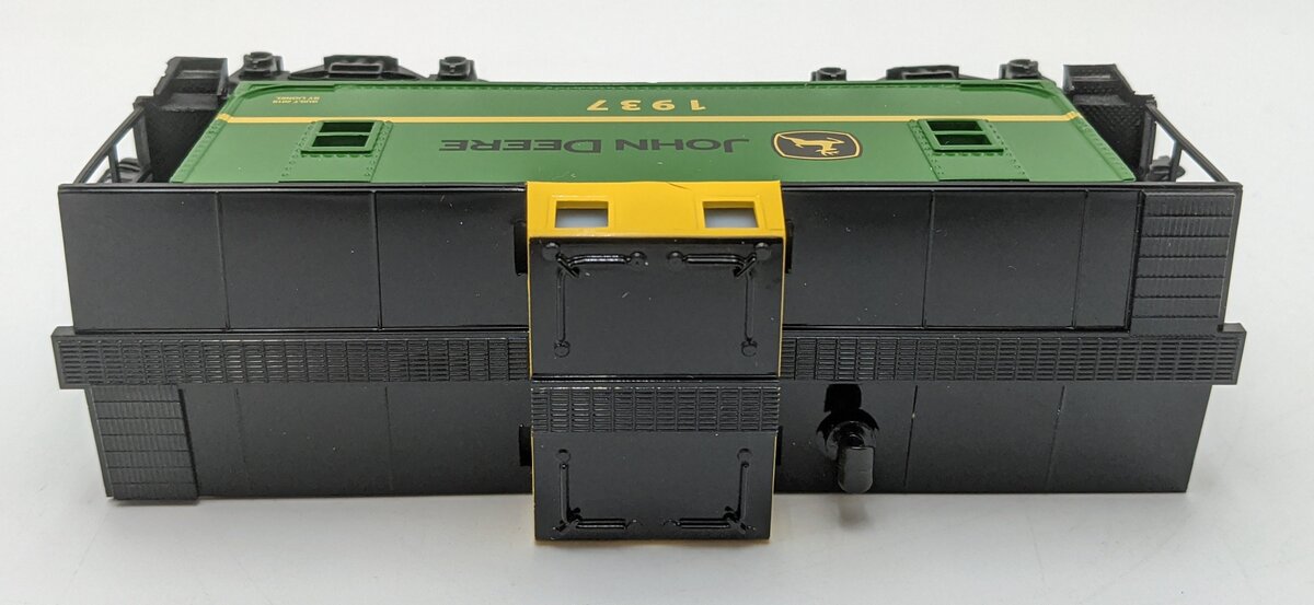 Lionel 6-83286 O Gauge John Deere Caboose #1937 EX