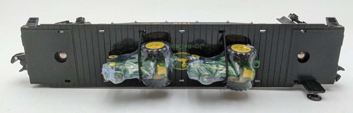 Lionel 6-83288 O Gauge John Deere Flatcar w/ (2) Tractor Load LN